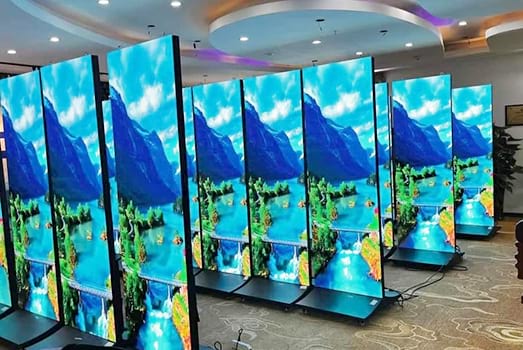 Plak&aacute;tov&yacute; LED displej